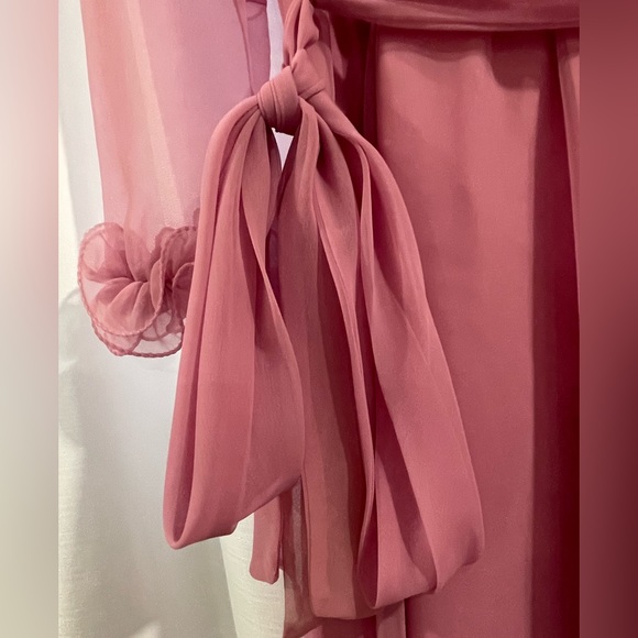 Miss Elliette California Ruffled Collar Full length Dress *Like New*. Size 6 - Picture 4 of 9